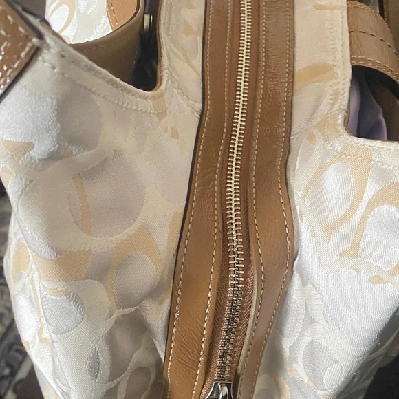 Coach Soho Hobo Signature Shoulder Purse Handbag Cream Tan used good condition. - Picture 6 of 8